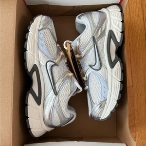 Women’s Nike V5 RNR Size 7.5 Summit White Blue Tint